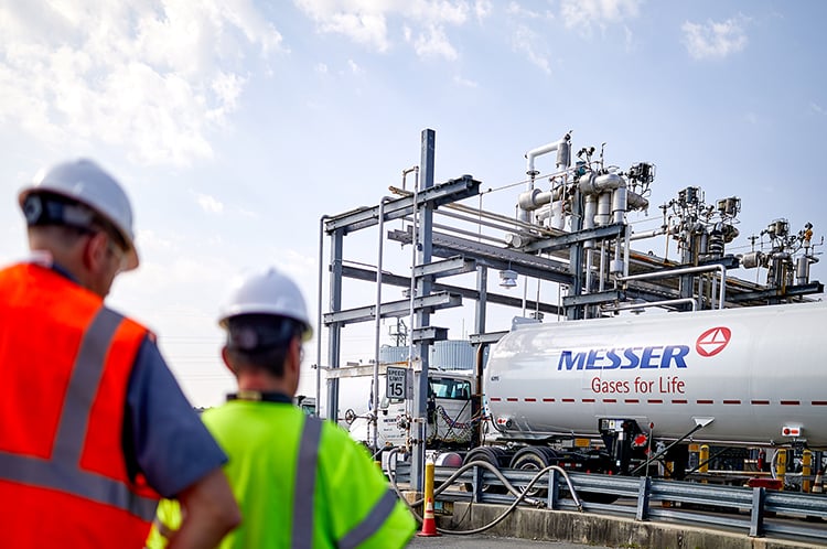 messer-bulk-truck-with-people