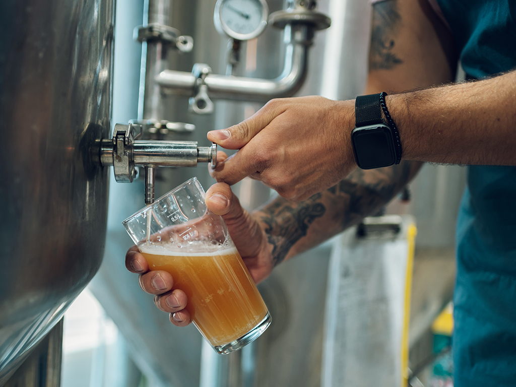alcoholic-beverages_AdobeStock_505778639