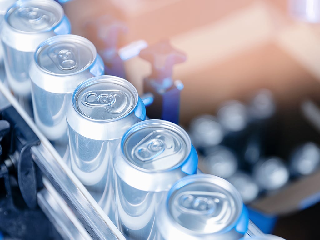 carbonated-beverages_AdobeStock_1877357796